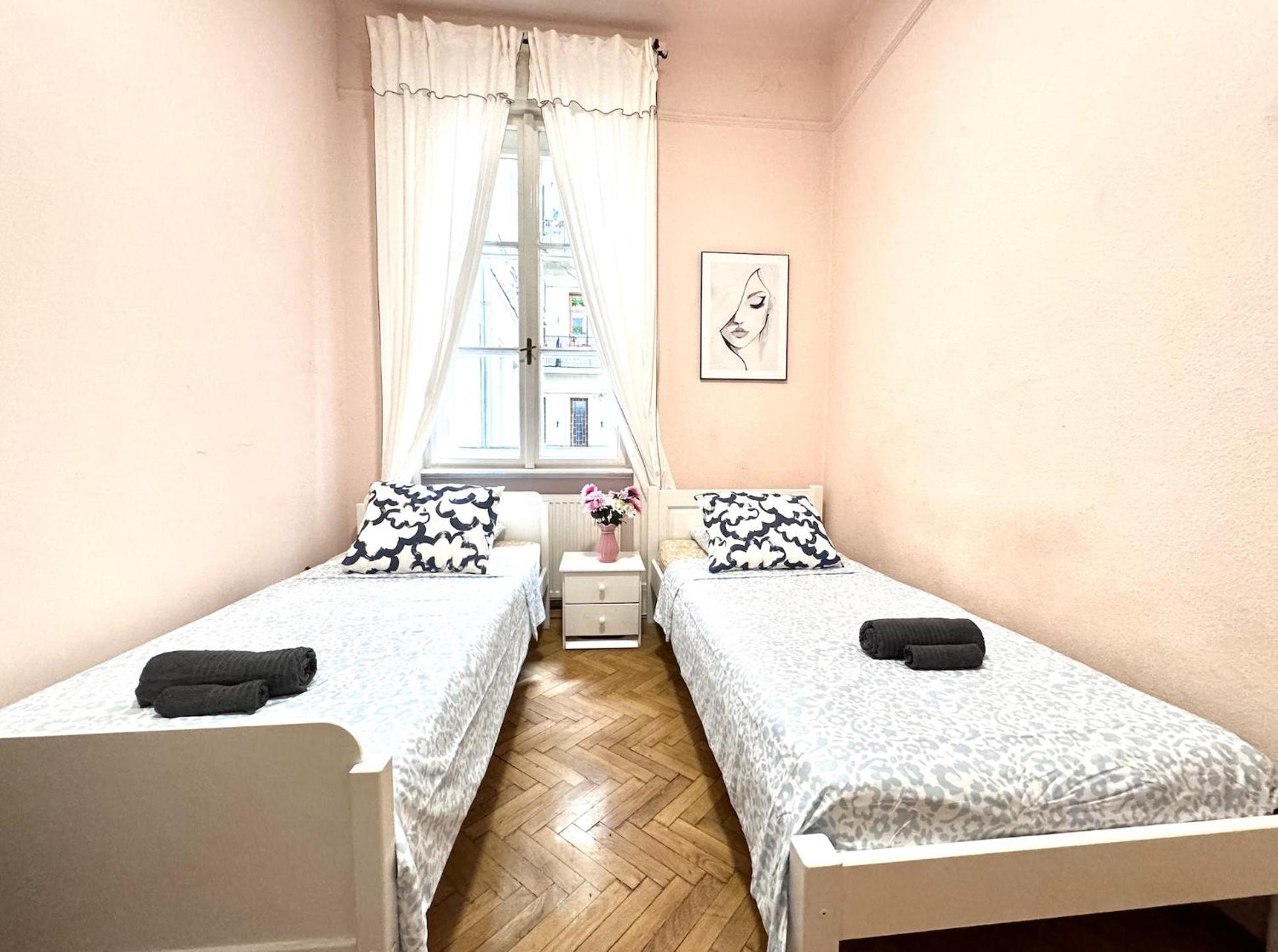 Y Central Station Private Rooms Budapest Luaran gambar